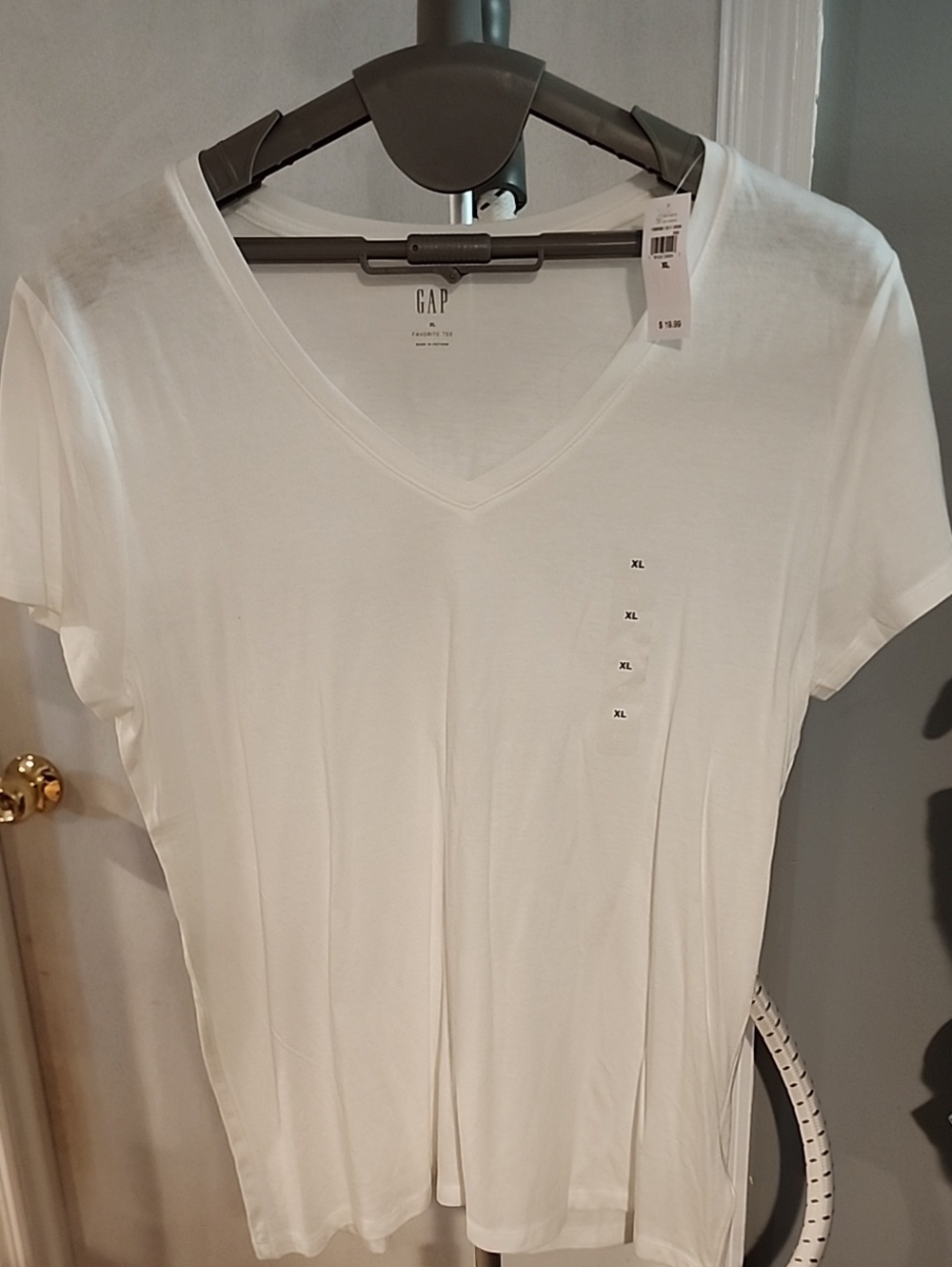 GAP Women's White V-Neck Short Sleeve Tee